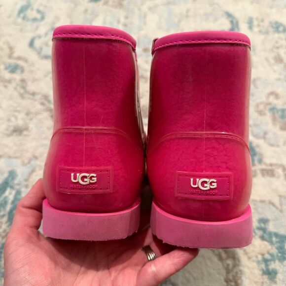 UGG Classic Clear Mini Boot in Hot Pink (Dragon Fruit) Girls Size 5 - Picture 7 of 10